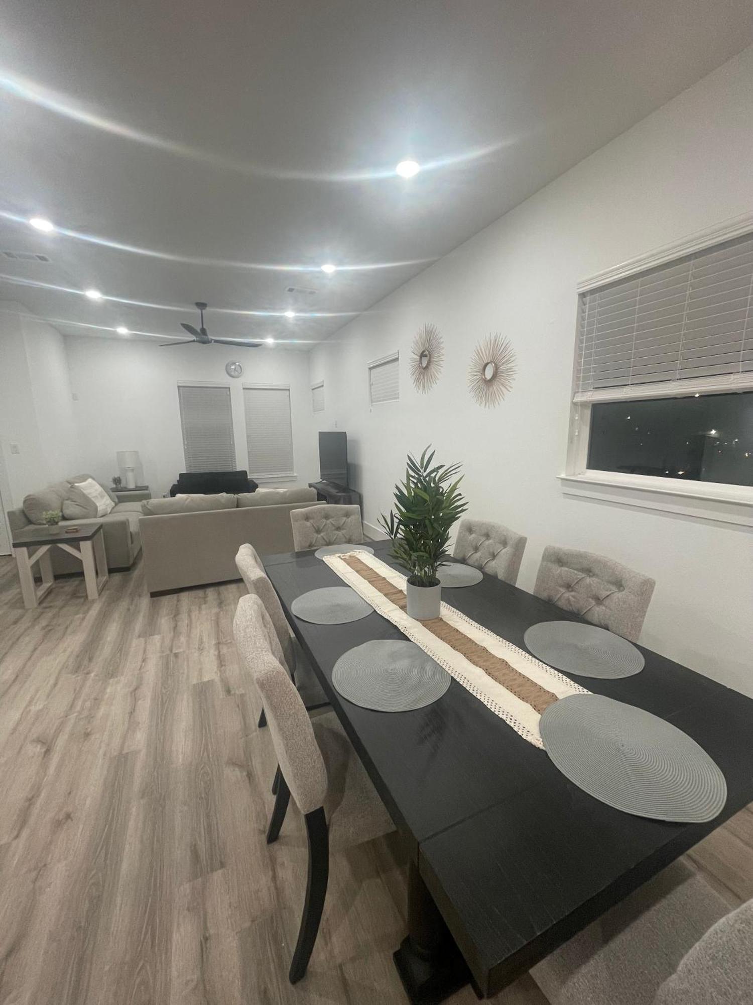 Comfortable 3 Bedroom - Heart Of Texas Medical Center ฮูสตัน ภายนอก รูปภาพ